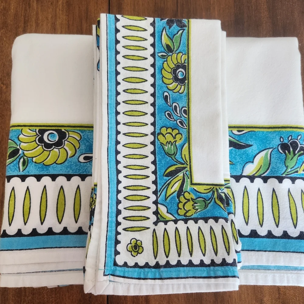 Williams Sonoma Blue, Lime and Black Floral Border Table Cloth & 6 Napkins
